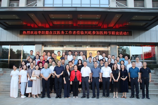 合影.JPG 合影.JPG